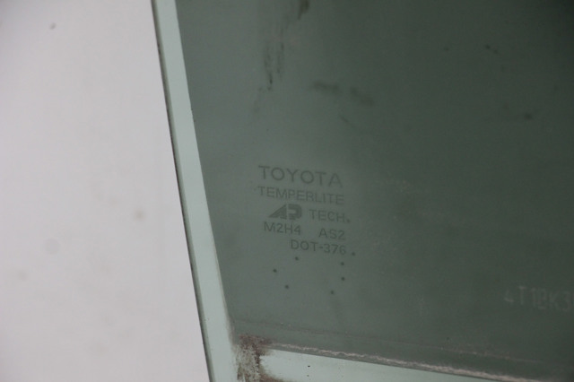 Стекло заднее правое 68103AC050 TOYOTA