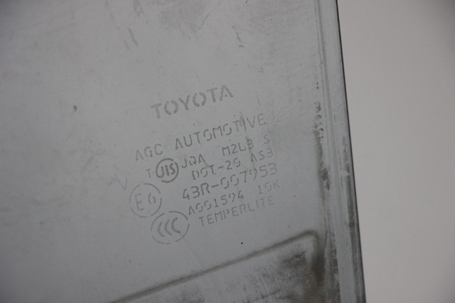 TOYOTA 6810442110 Стекло двери задней левой в наличии Украина