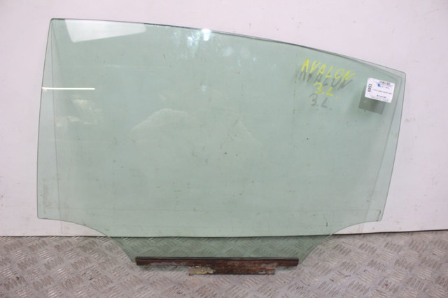 Стекло заднее левое 68104AC050 TOYOTA
