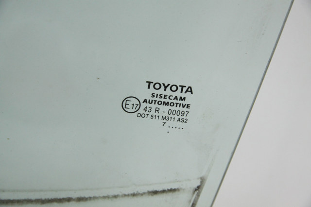 68104F4020 TOYOTA Стекло двери задней левой купить в Чернигов