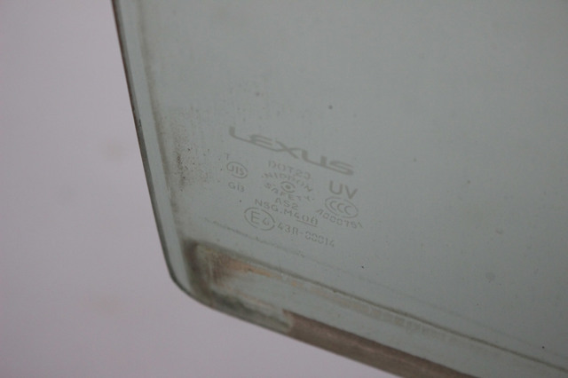 Окно задней двери 6811333160 TOYOTA