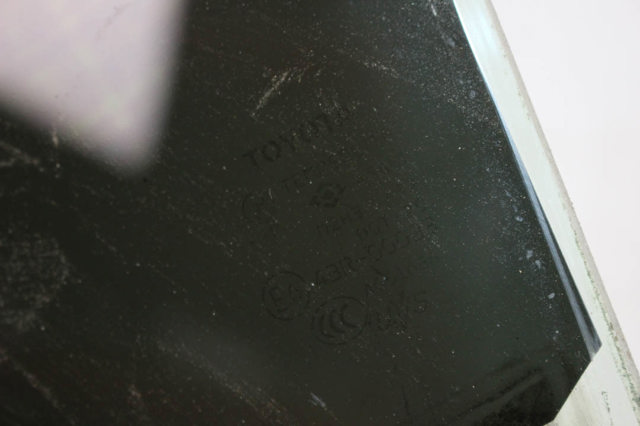 Стекло задней правой двери 6811342050 TOYOTA