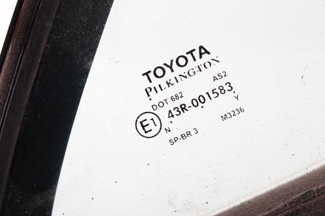6812306220 TOYOTA Стекло-форточка двери задней правой купить в Львов
