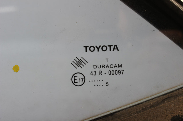 TOYOTA 6812402330 Стекло-форточка двери задней левой в наличии Николаев
