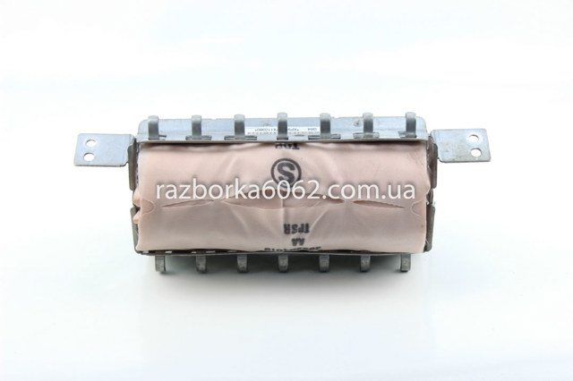 Молдинг (накладка) приборной панели "торпедо", правый 682109U10B NISSAN