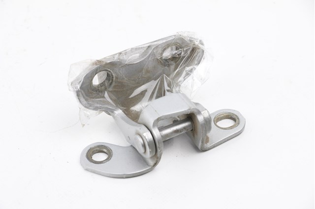 Петля двери задней правой 687500D061 TOYOTA