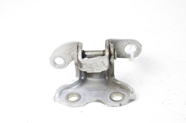 Петля задней левой двери 6876020121 TOYOTA
