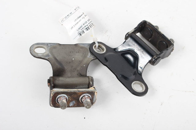 Петля багажника 6881005030 TOYOTA