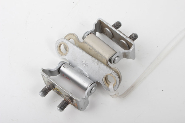 Петля двери задней (багажной 3/5-й) 6881047071 TOYOTA