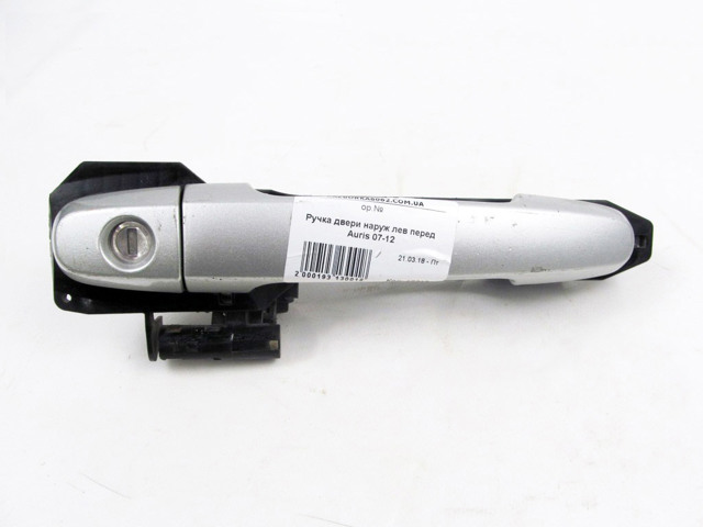 Держатель наружной ручки двери, передней левой 692020D010 TOYOTA