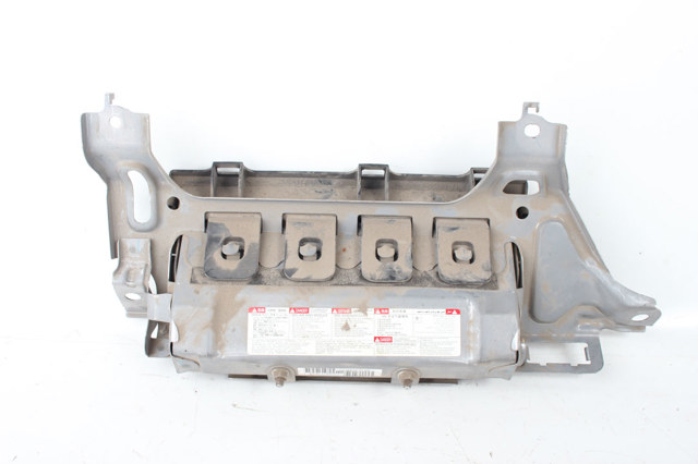 Подушка Айрбег водителя защиты коленей 7030A073XA MITSUBISHI