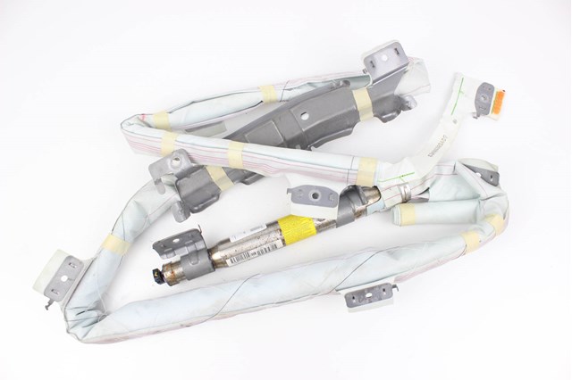 Шторка боковая правая 7030A082 MITSUBISHI