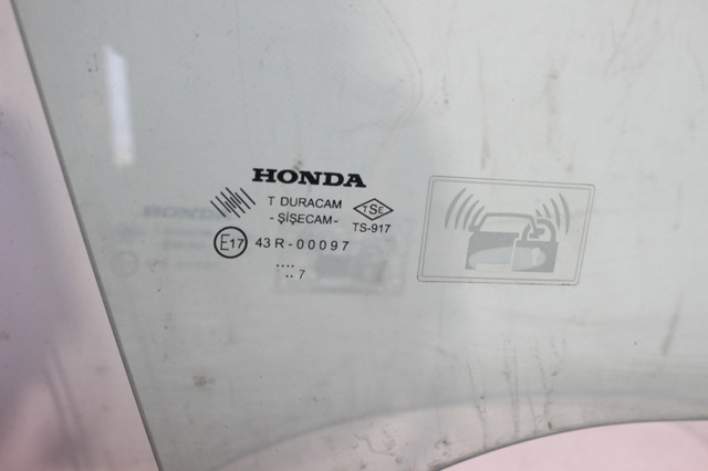 Стекло передней двери, правой 73300SNBE01 HONDA