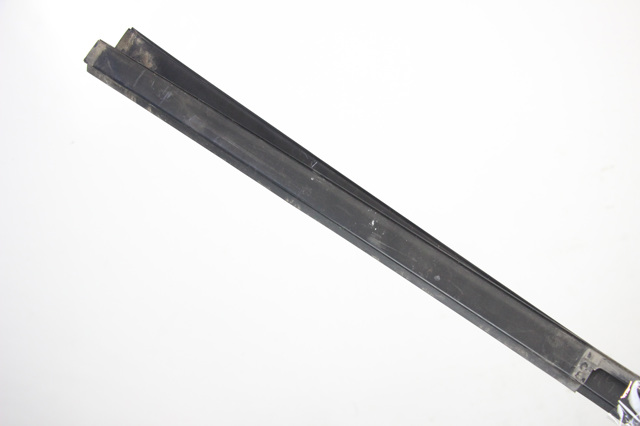 7400A057 MITSUBISHI Молдинг крыши задний левый купить в Ровно