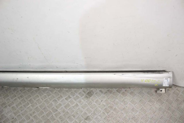 TOYOTA 758520F010 Накладка (молдинг) порога наружная левая в наличии Украина