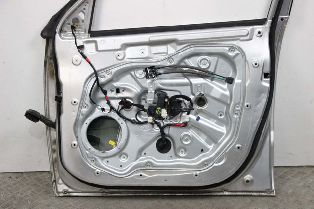 Пассажирская передняя дверь 760042P010 HYUNDAI