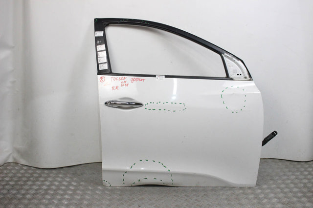 Пассажирская передняя дверь 760042Y000 HYUNDAI