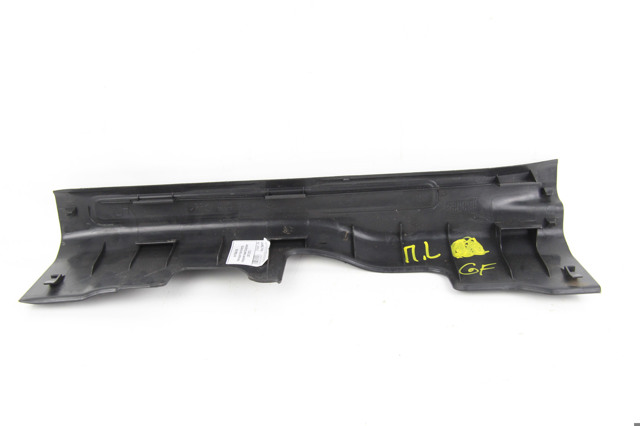 Облицовка порога внутренняя, передняя левая 7656A157XA MITSUBISHI