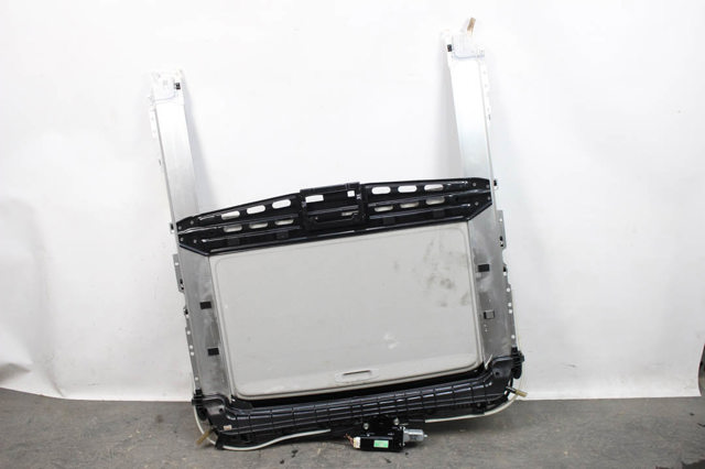 Люк в сборе 7871065J016GS SUZUKI
