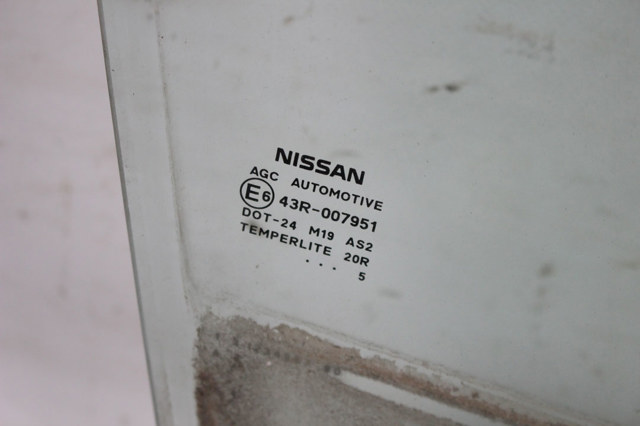 Стекло передней двери, правой 803001KK0A NISSAN
