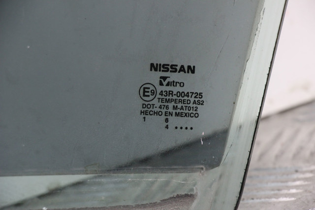 Окно (передней двери) двери 803013SG0A NISSAN