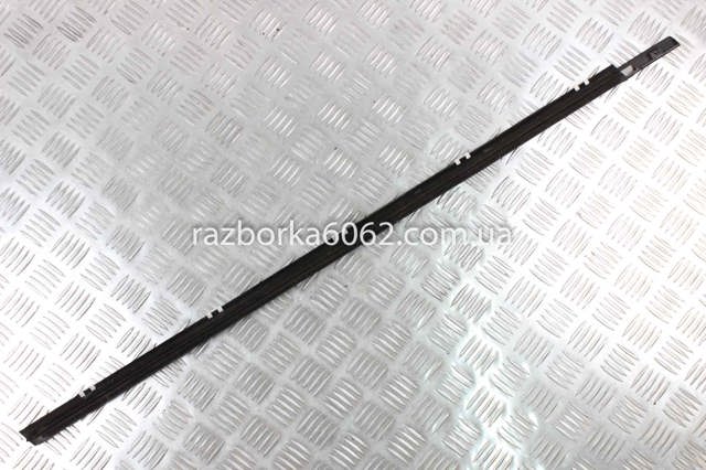 Молдинг опускного стекла нижний, двери передней, левой 80821JD00A NISSAN