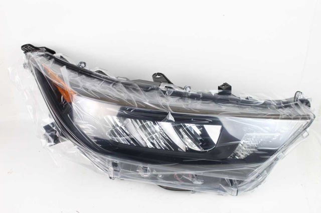 Фара передняя правая 811100R150 TOYOTA