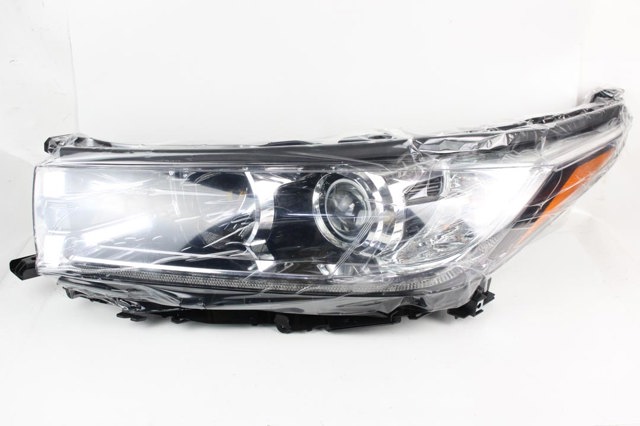 811500E362 TOYOTA Фара левая купить в Киев