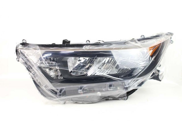 Основная фара в сборе левая 811500R150 TOYOTA