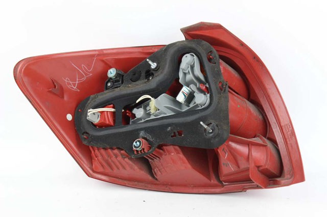 Задний правый стоп 8155102380 TOYOTA