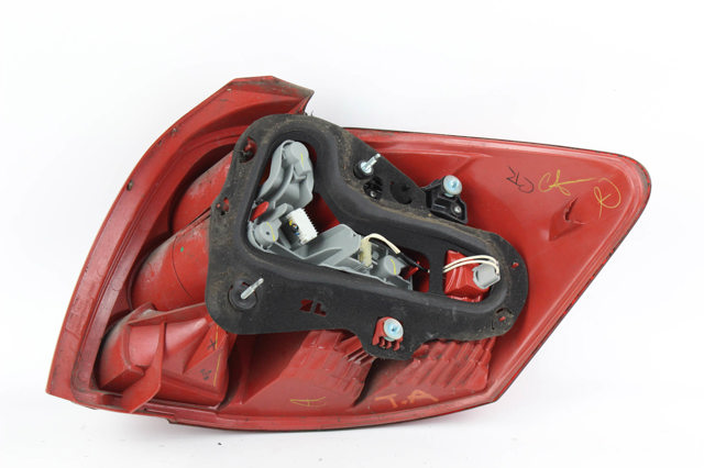 Задняя левая фара 8156102400 TOYOTA