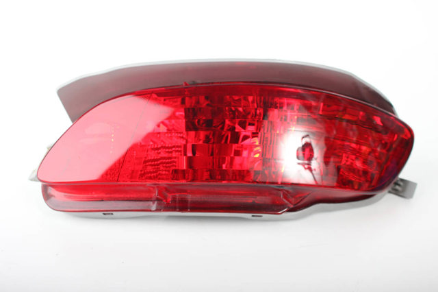 Фара заднего бампера, правый 8191048030 TOYOTA