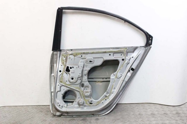 Дверь задняя в сборе 82100BA030 NISSAN