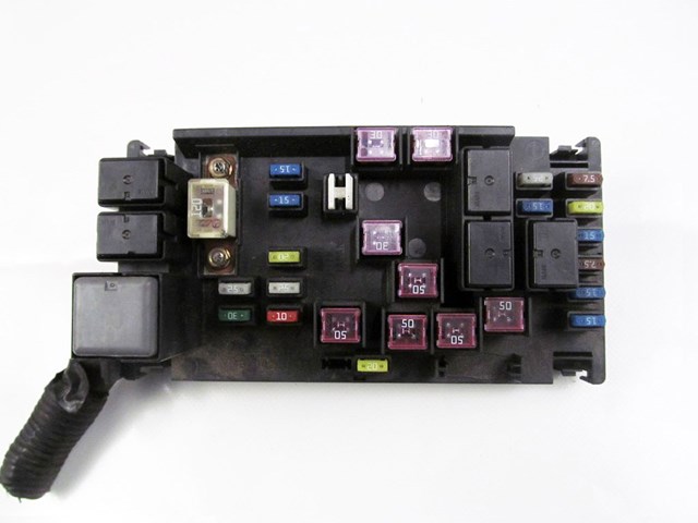 Блок предохранителей и реле 82241AG010 SUBARU