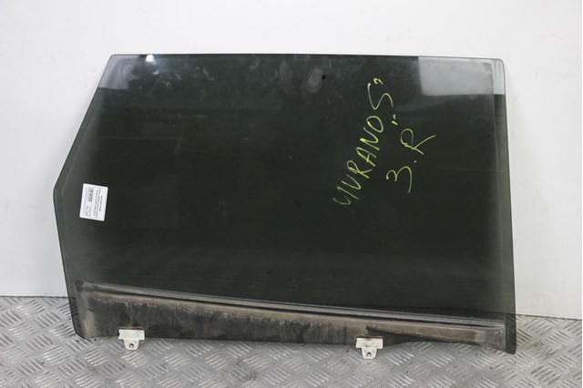 Стекло заднее правое 823001AA0B NISSAN