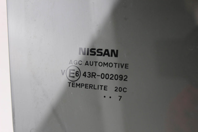 Окно задней двери 823004ET0A NISSAN