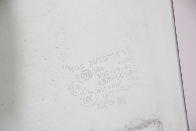 Окно задней двери 823004GA0A NISSAN