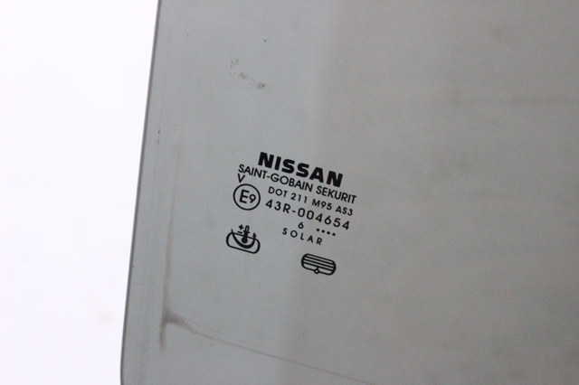 NISSAN 82300EB33A Стекло двери задней правой в наличии Харьков