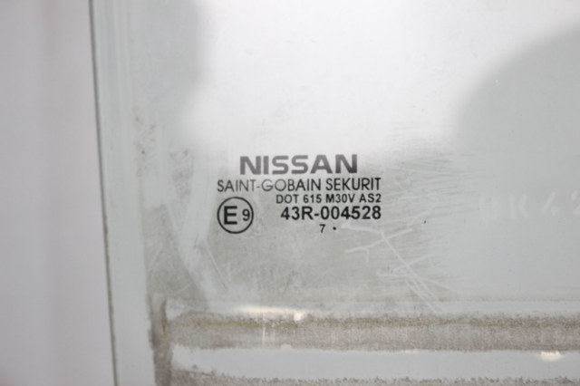 82300EL000 NISSAN Стекло двери задней правой купить в Житомир