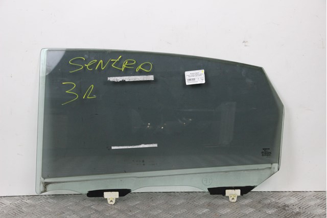 Стекло задней двери, левой 823013SG0A NISSAN