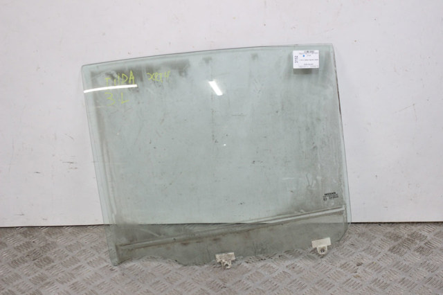 Стекло задней двери, левой 82301EL000 NISSAN