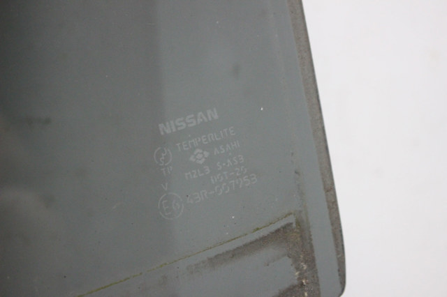 Стекло задней двери, левой 82301JG10E NISSAN