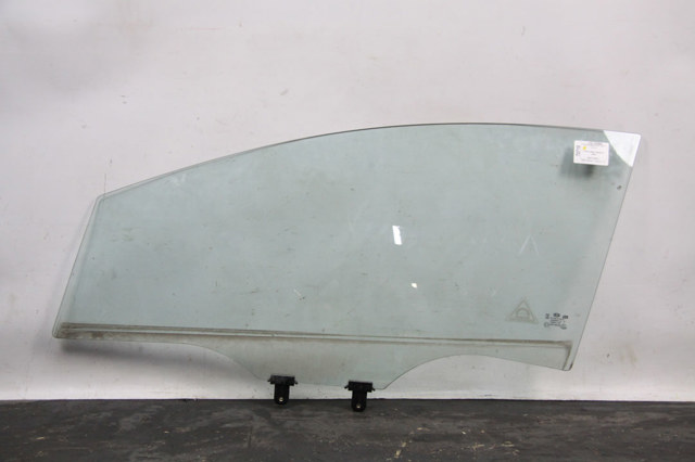 Стекло водительской двери 824111W010 HYUNDAI