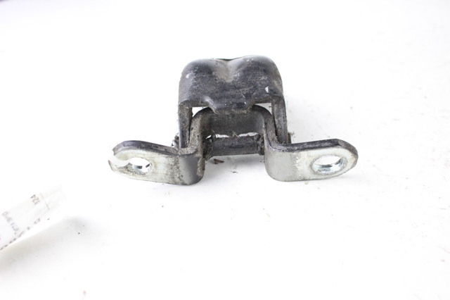 Петля передней двери правая 824204EA0A NISSAN