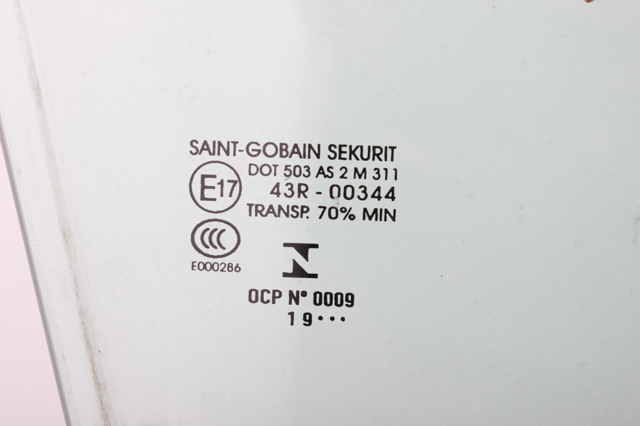 HYUNDAI 824212L010 Стекло двери передней правой в наличии Кривой Рог