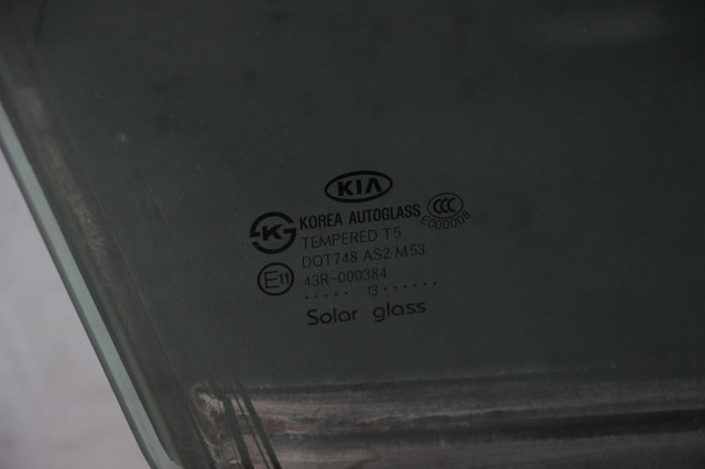 Стекло двери передней правой 824212T010 HYUNDAI