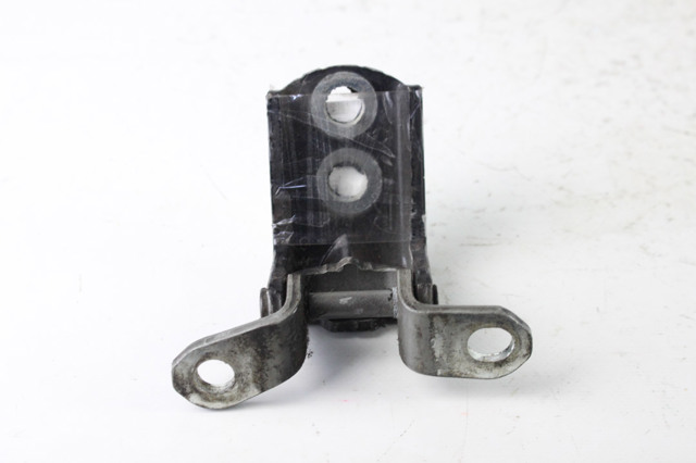 NISSAN 824214EA0A Петля двери передней левой в наличии Ровно
