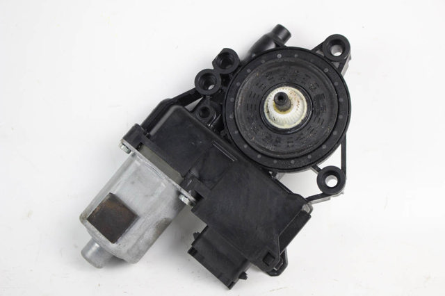 Мотор стеклоподъемника двери передней, правой 824603Z010 HYUNDAI