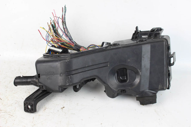 8274033010 TOYOTA Блок предохранителей купить в Одесса