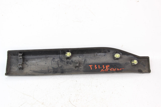 Молдинг задней правой двери, нижний 82876JG00A NISSAN